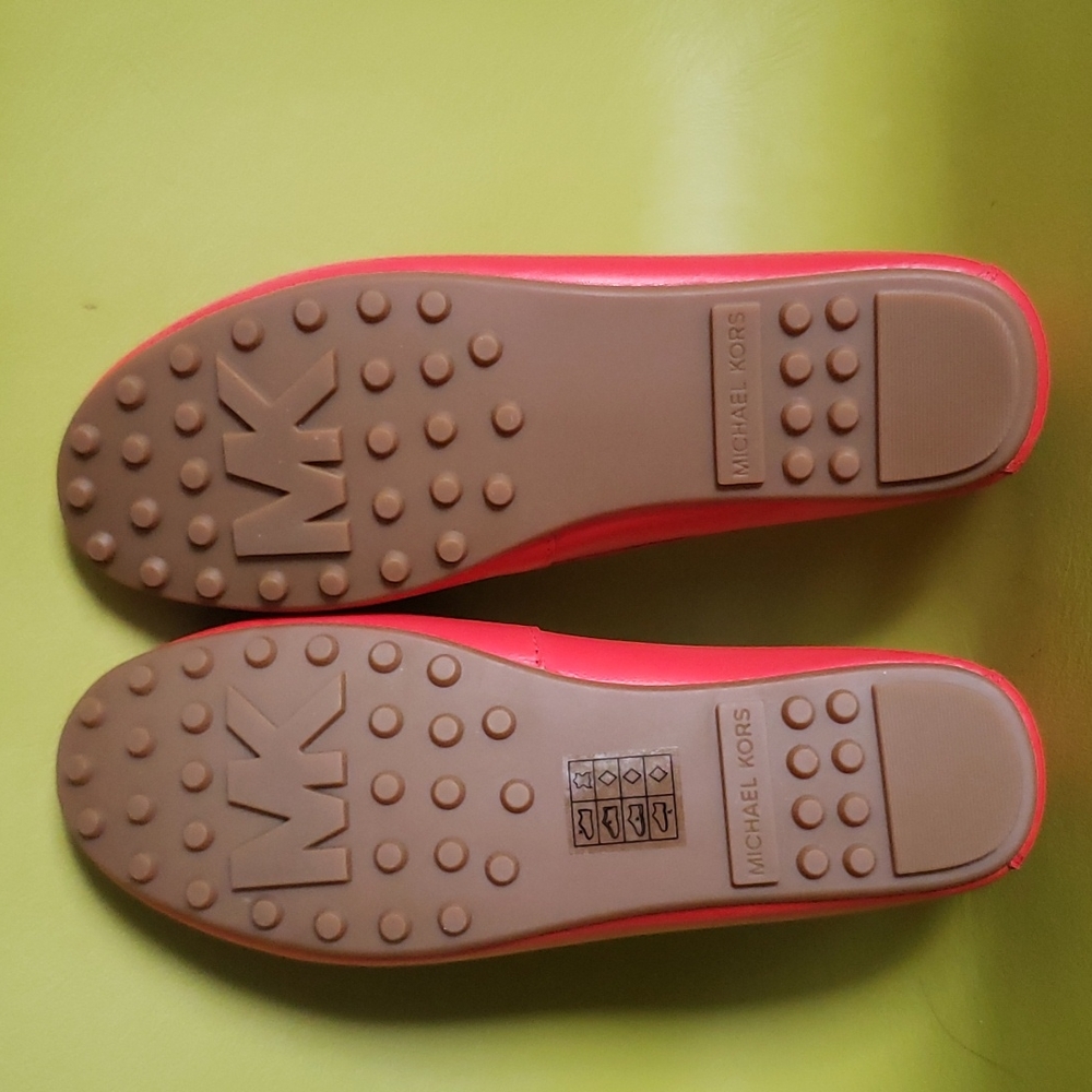 MK LOGO LEATHER FLATS - Picture 6 of 8